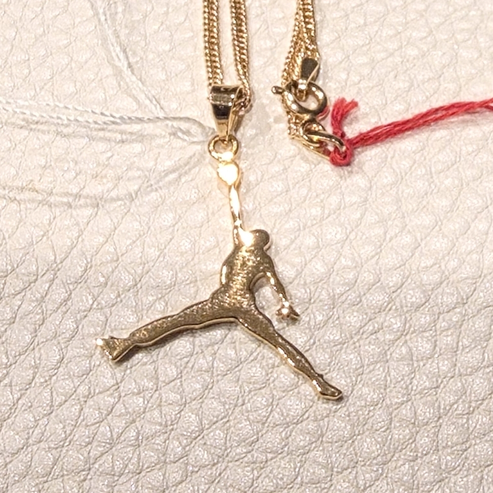 🏀✨️18K Real Gold Jordan Basketball Player Pendant🏀✨️ - Picture 3 of 3